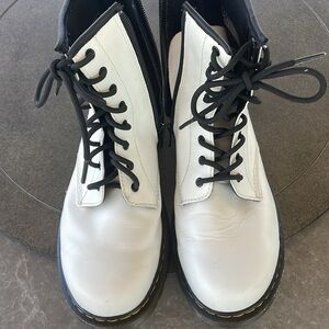 NWOT Dr. Martens Zavala Combat Boots